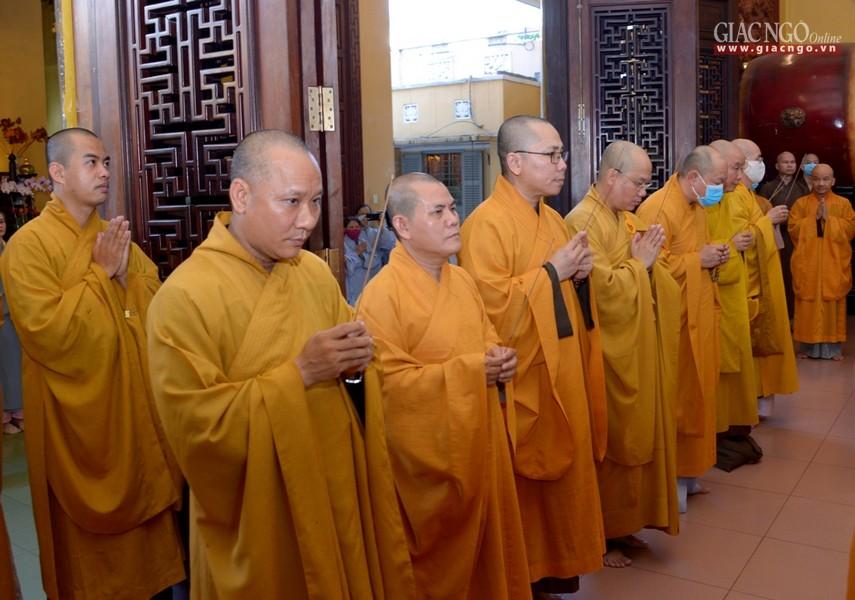 Nơi nào có thiên tai, lũ lụt, hỏa hoạn; bệnh tật, đói khát là nơi đó có hình ảnh và tài vật cứu trợ của Thượng tọa Nơi nào có thiên tai, lũ lụt, hỏa hoạn; bệnh tật, đói khát là nơi đó có hình ảnh và tài vật cứu trợ của Thượng tọa