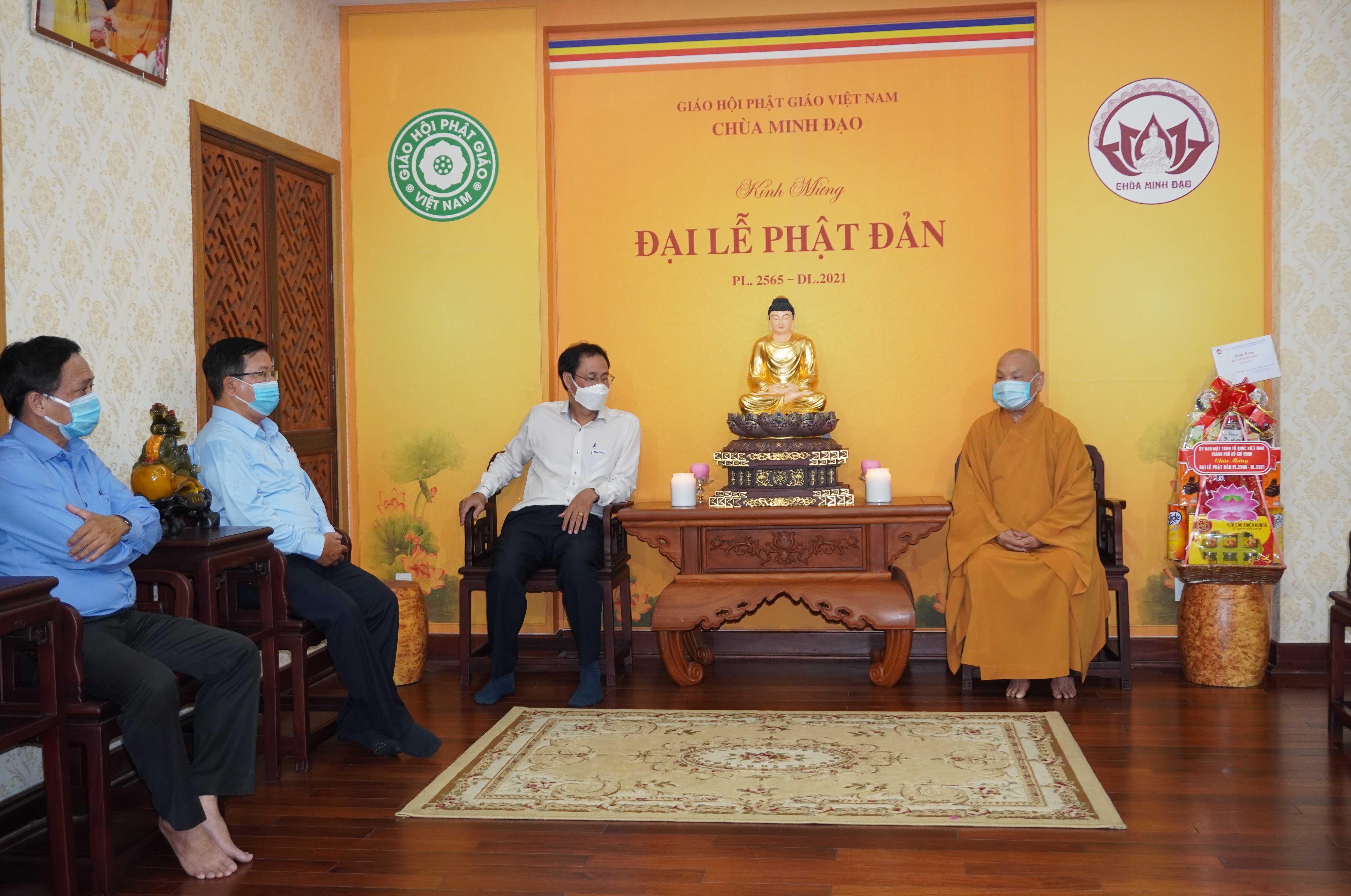 Buổi thăm diễn ra tại chùa Minh Đạo Buổi thăm diễn ra tại chùa Minh Đạo