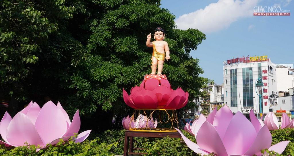 “Một chúng sanh duy nhất, một con người phi thường xuất hiện trong thế gian này, vì lợi ích cho số đông, vì hạnh phúc cho số đông, vì lòng bi mẫn, vì sự tốt đẹp, vì lợi ích và hạnh phúc cho chư thiên và loài người”