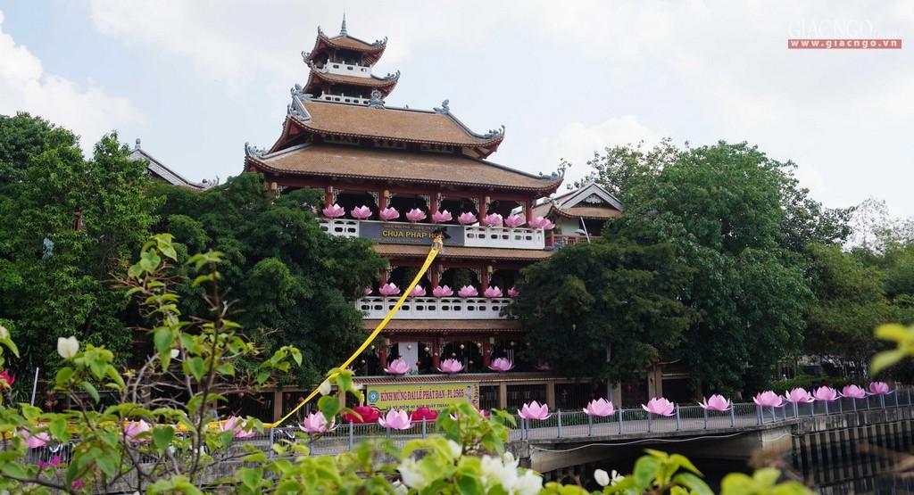 Rộn ràng Phật đản bên bờ kênh Nhiêu Lộc