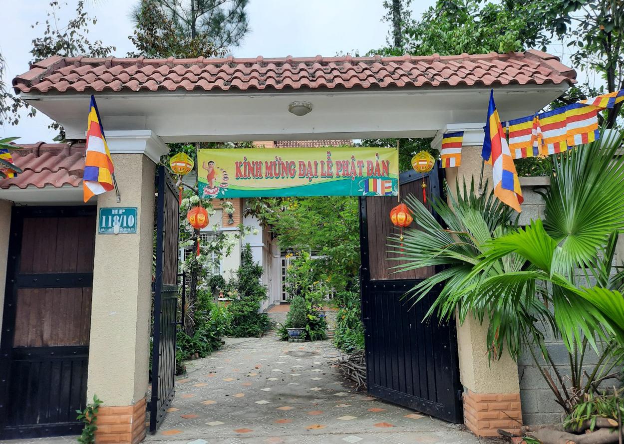 Lễ đài tư gia nhà Phật tử Nguyễn Phước Hiến Lễ đài tư gia nhà Phật tử Nguyễn Phước Hiến