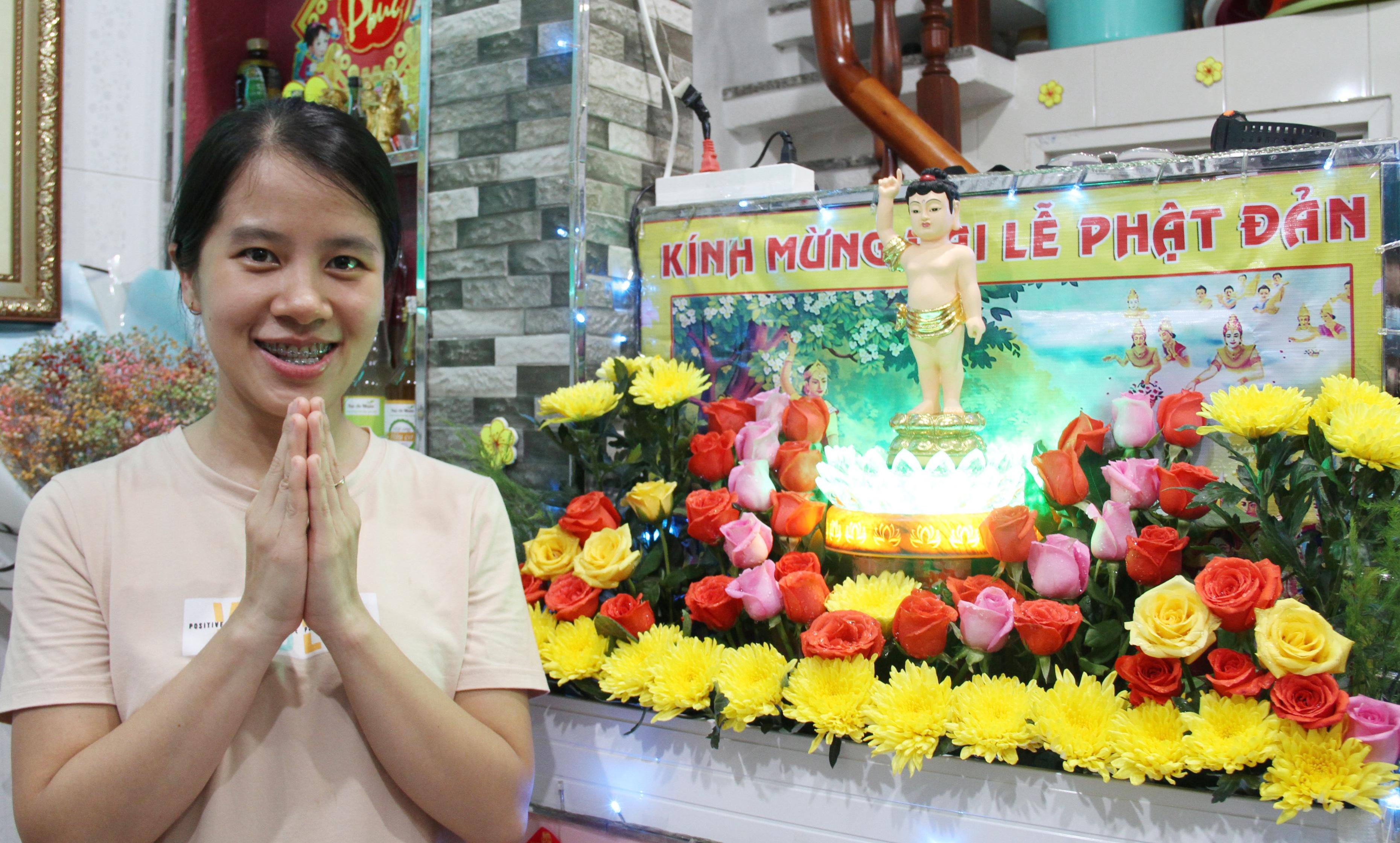 Lễ đài tư gia nhà Phật tử Minh Triết, tại hẻm 113, học từ mô hình thiết trí của gia đình Phật tử Nguyên Cảm Lễ đài tư gia nhà Phật tử Minh Triết, tại hẻm 113, học từ mô hình thiết trí của gia đình Phật tử Nguyên Cảm