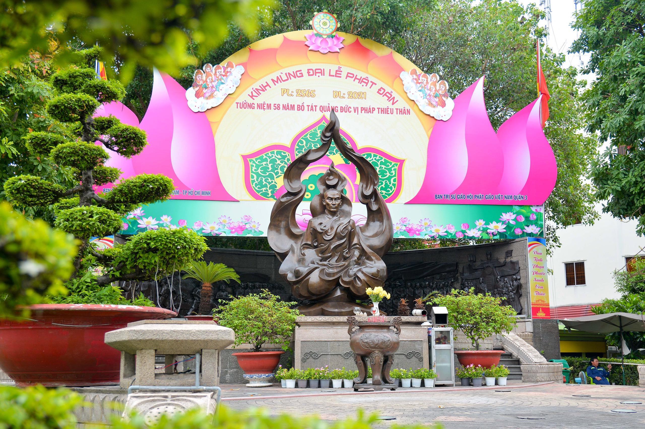 Tại Công viên Tượng đài Bồ-tát Thích Quảng Đức