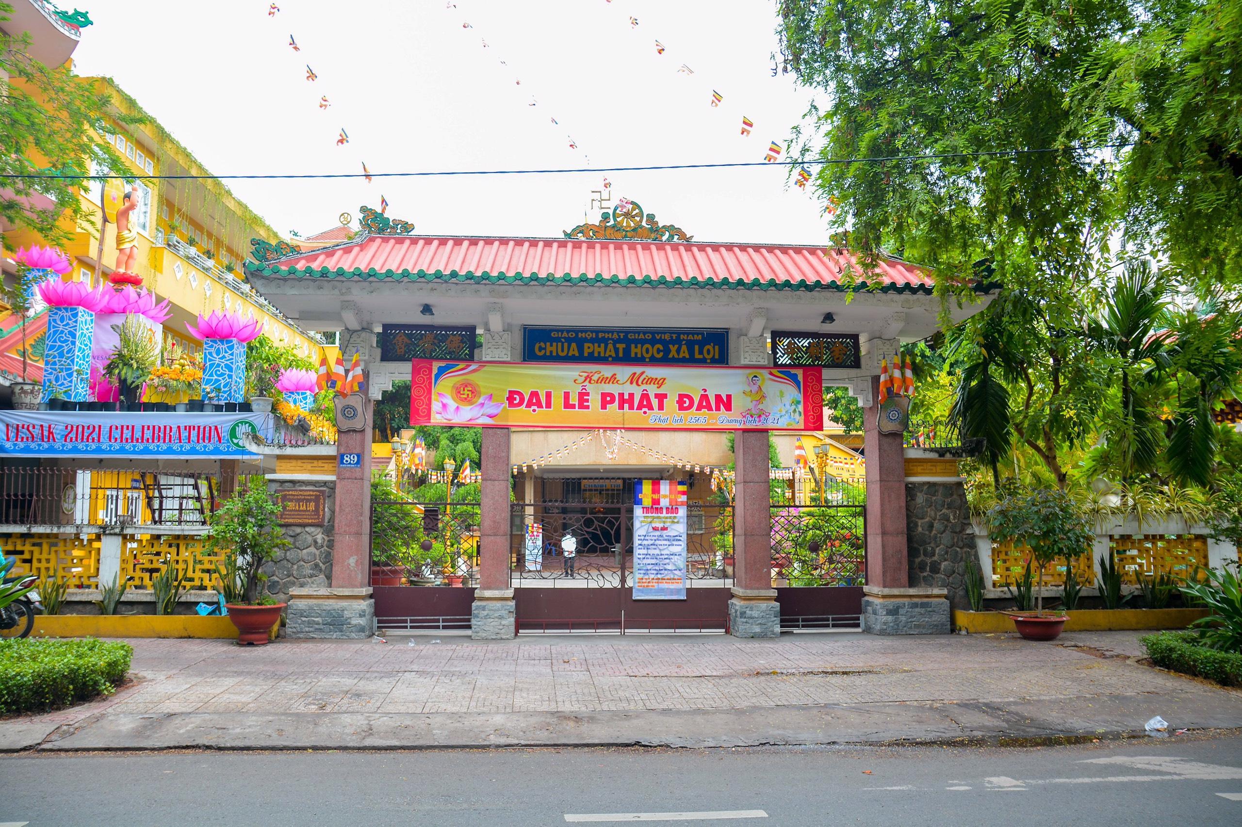 Chùa Xá Lợi - cổng đường Bà Huyện Thanh Quan