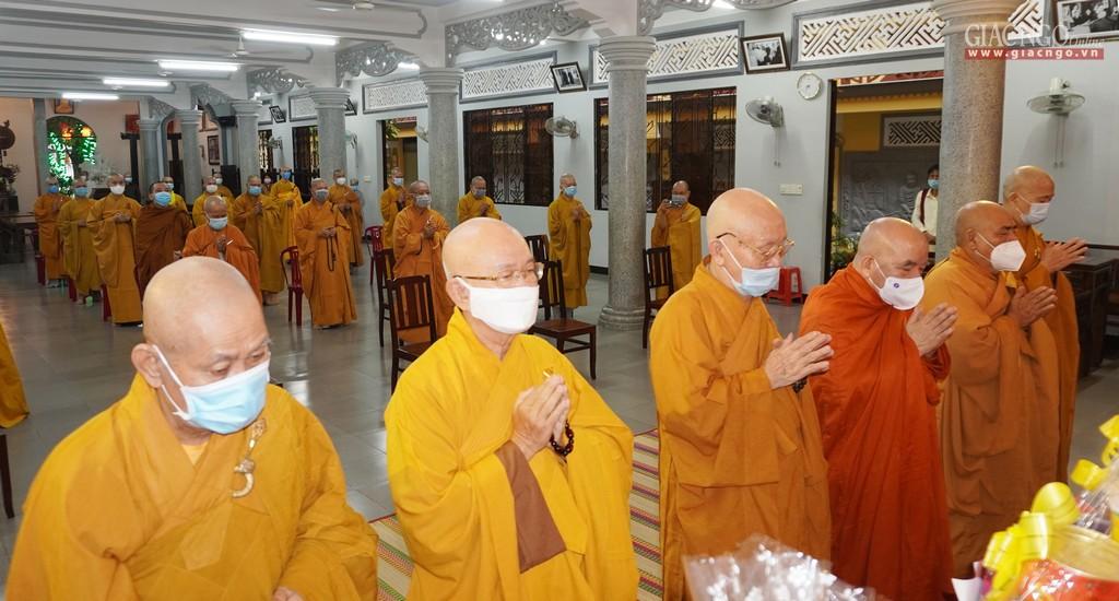 Thưc hiện tụng nghi thức Khánh đản kính mừng Đại lễ Phật đản Phật lịch 2565