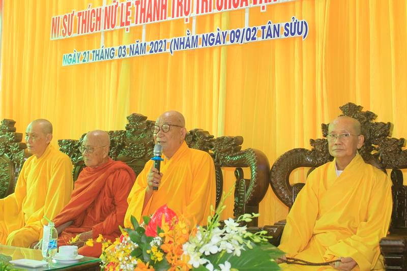 Hòa thượng Thích Nhật Quang ban đạo từ Hòa thượng Thích Nhật Quang ban đạo từ