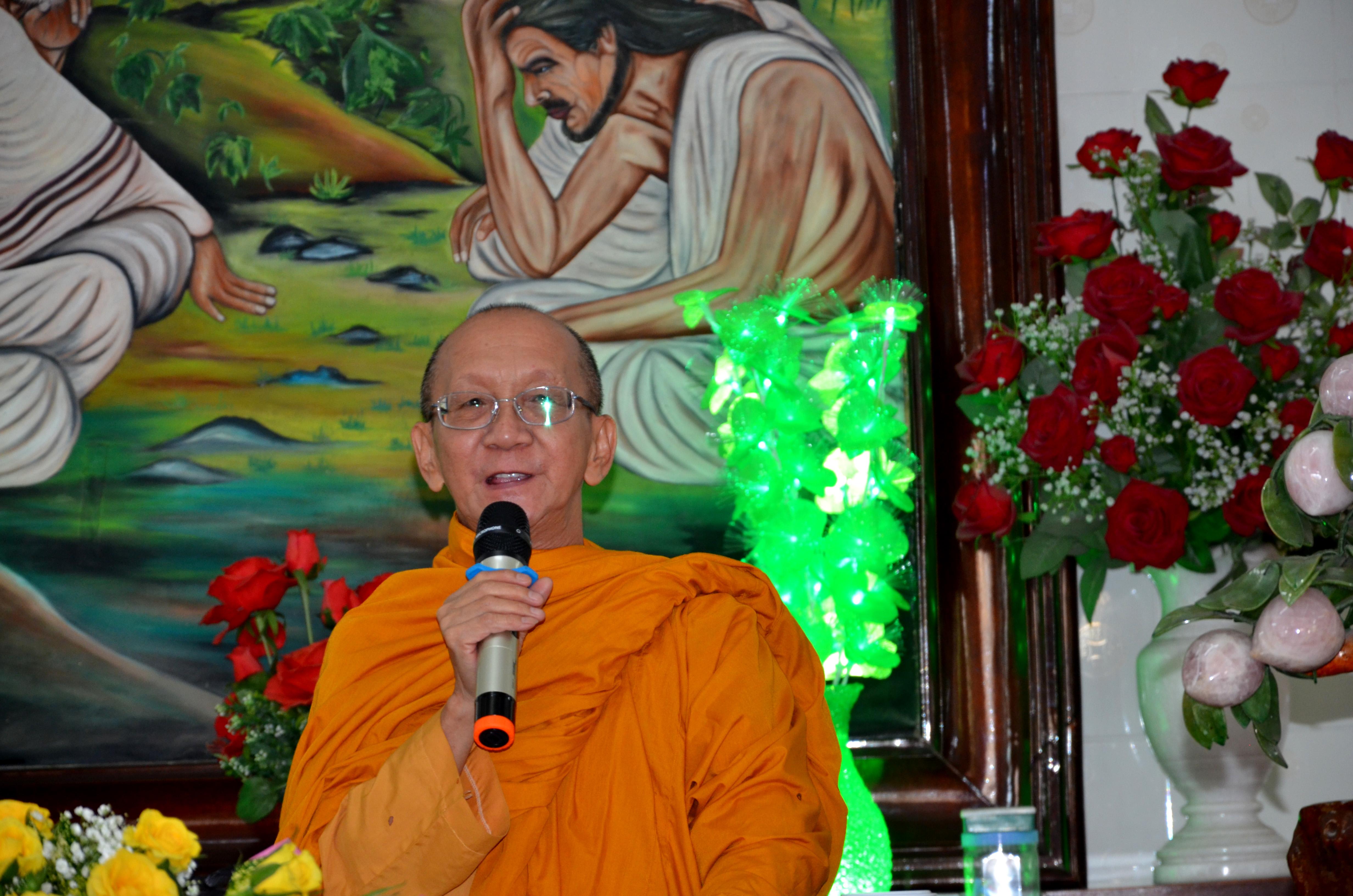 Hòa thượng Thích Minh Giác lấy ý kiến toàn thể đại chúng Hòa thượng Thích Minh Giác lấy ý kiến toàn thể đại chúng