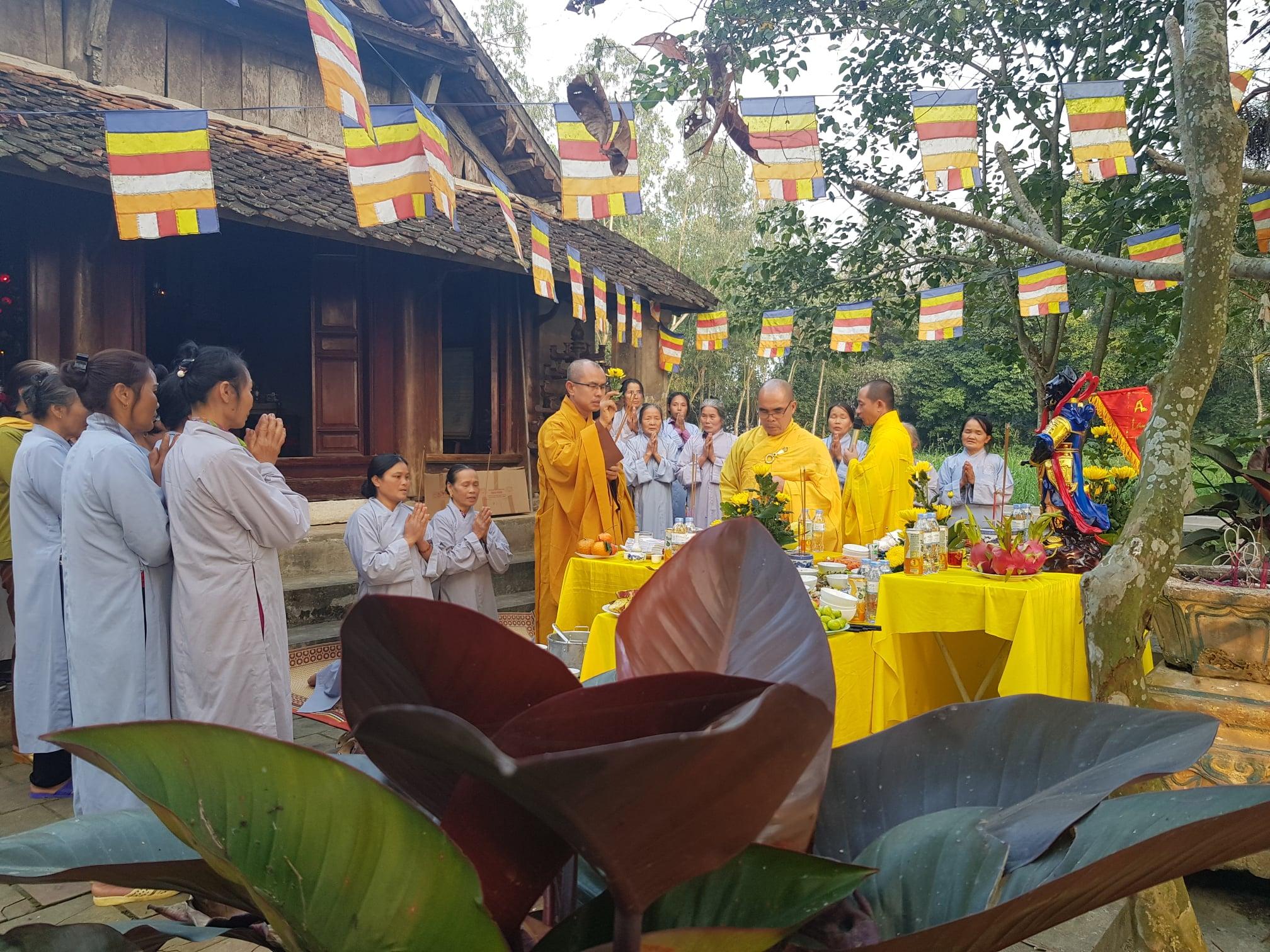 Chư Tăng, Phật tử tổ chức lễ tạ cuối năm 2020 tại chùa Long Đồng Chư Tăng, Phật tử tổ chức lễ tạ cuối năm 2020 tại chùa Long Đồng