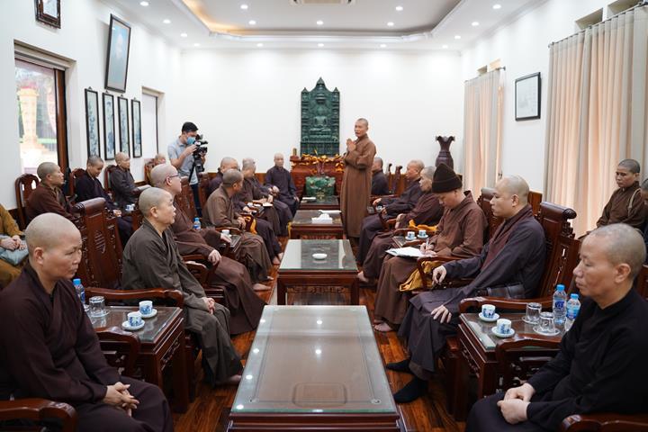 Chư tôn đức Tăng Ni tham dự phiên họp Chư tôn đức Tăng Ni tham dự phiên họp