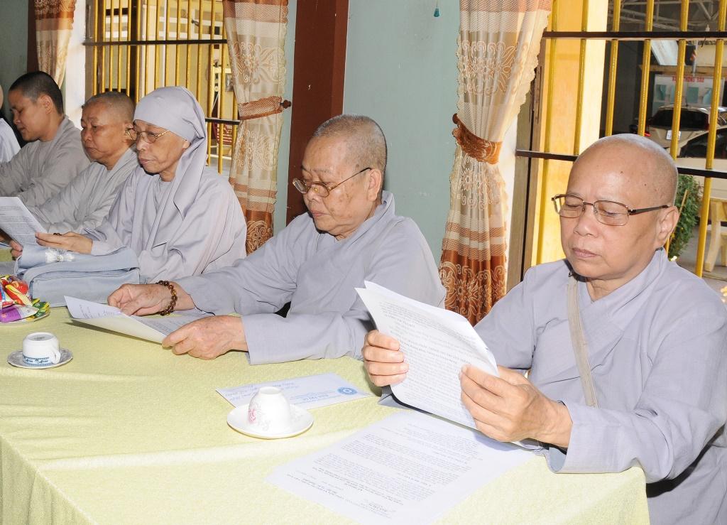 Chư tôn đức Ni tại phiên họp Ban Thường trực Ban Trị sự Phật giáo tỉnh Quảng Nam Chư tôn đức Ni tại phiên họp Ban Thường trực Ban Trị sự Phật giáo tỉnh Quảng Nam