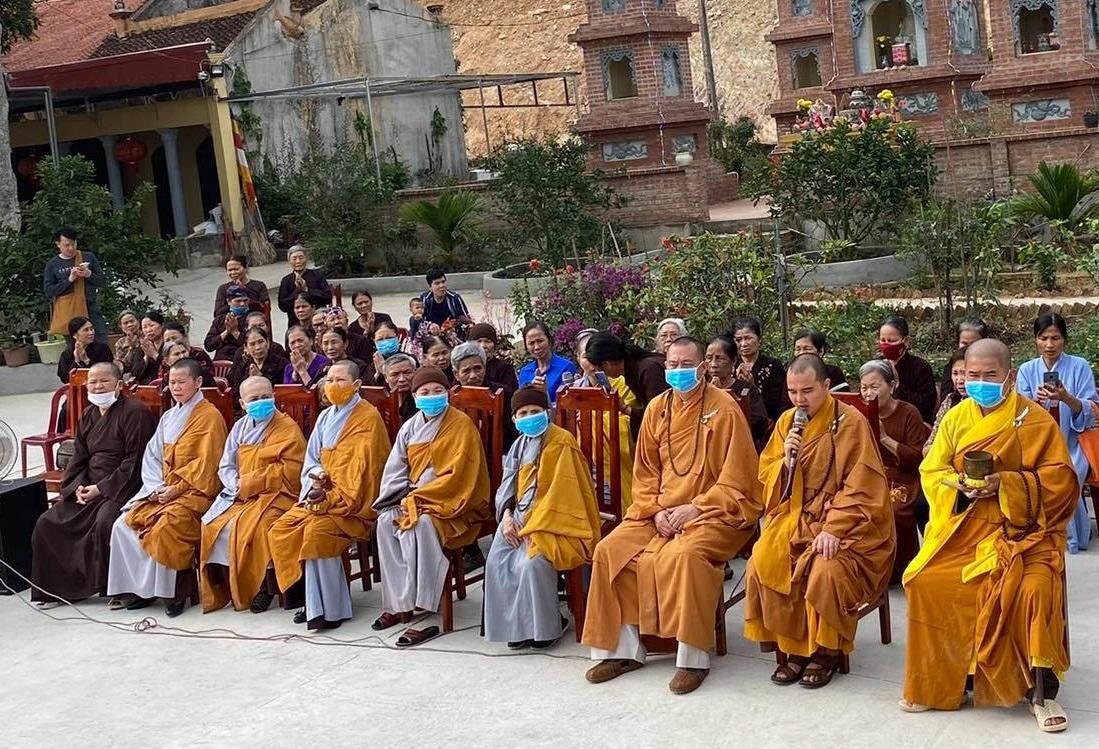 Chư Tăng Ni tụng niệm, cầu nguyện Phật sự viên thành Chư Tăng Ni tụng niệm, cầu nguyện Phật sự viên thành