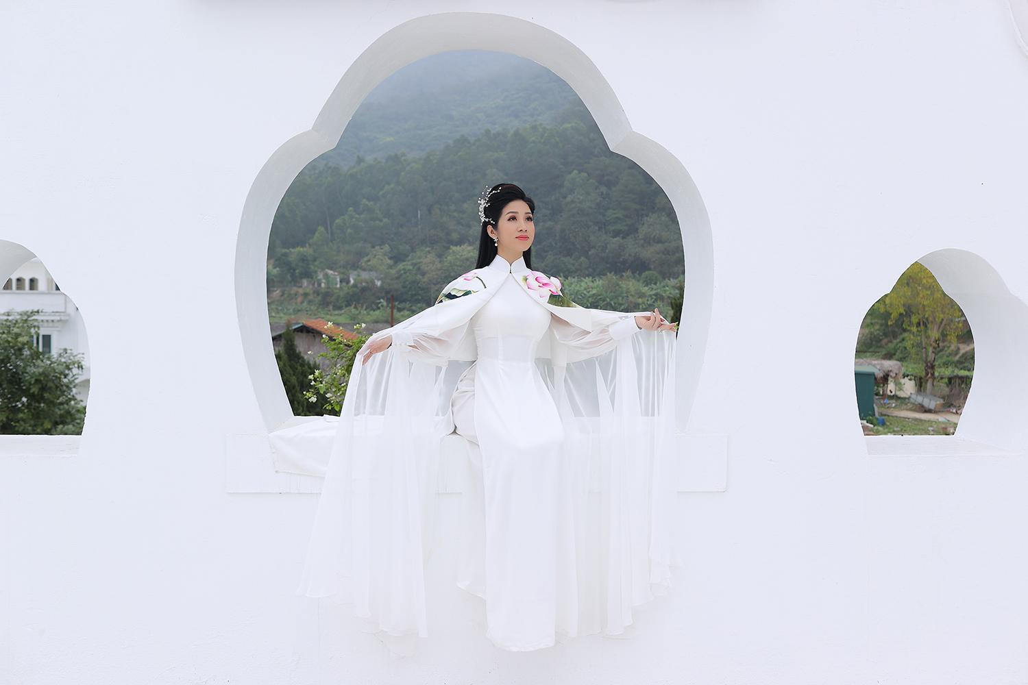 Ca sĩ Phương Nga - Giải nhất cuộc thi Sao Mai năm 2001 Ca sĩ Phương Nga - Giải nhất cuộc thi Sao Mai năm 2001