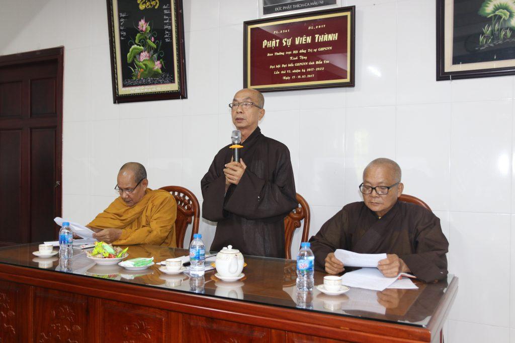 Hòa thượng Thích Nhựt Tấn chủ trì phiên họp Hòa thượng Thích Nhựt Tấn chủ trì phiên họp