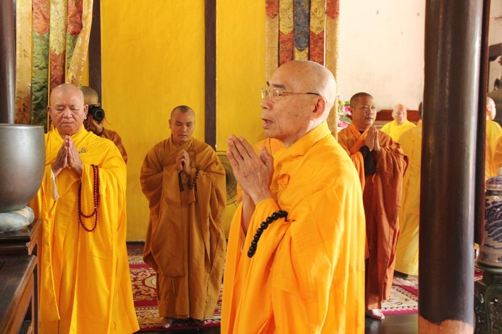 Hòa thượng Thích Quang Nhuận sám chủ lễ cúng ngọ Hòa thượng Thích Quang Nhuận sám chủ lễ cúng ngọ