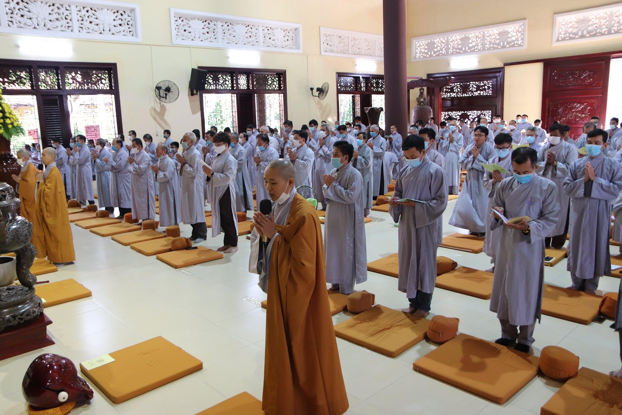 Thời khóa sám hối sáu căn đầu buổi tu - Ảnh: CTV Thời khóa sám hối sáu căn đầu buổi tu - Ảnh: CTV