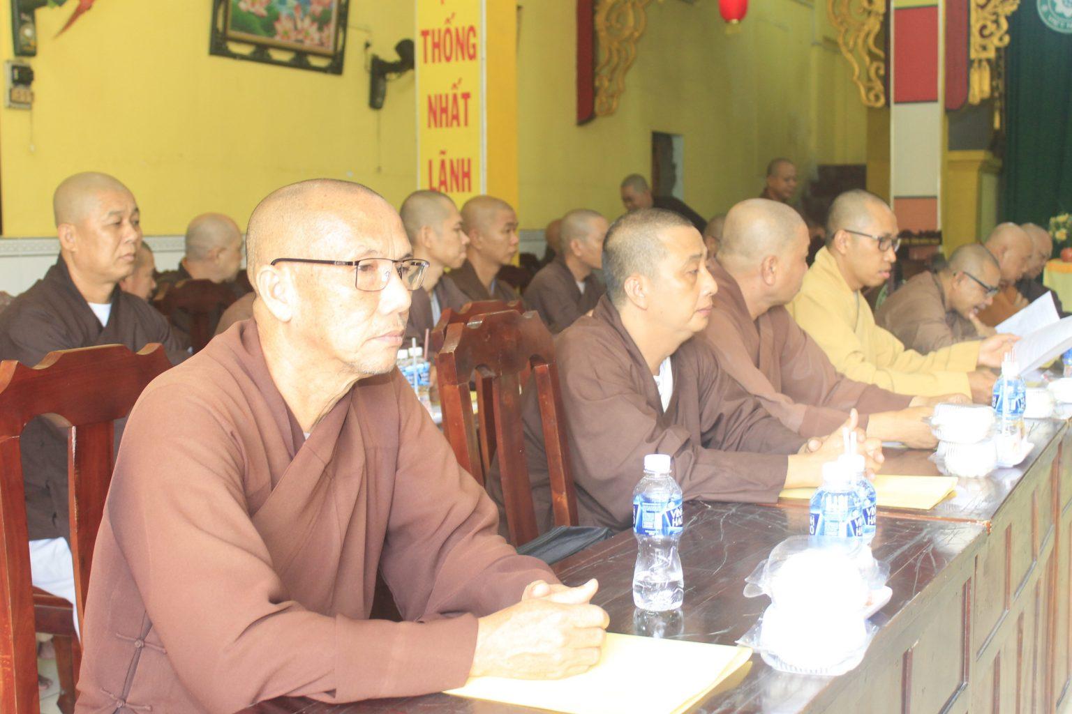 Chư tôn đức tham dự phiên họp Chư tôn đức tham dự phiên họp