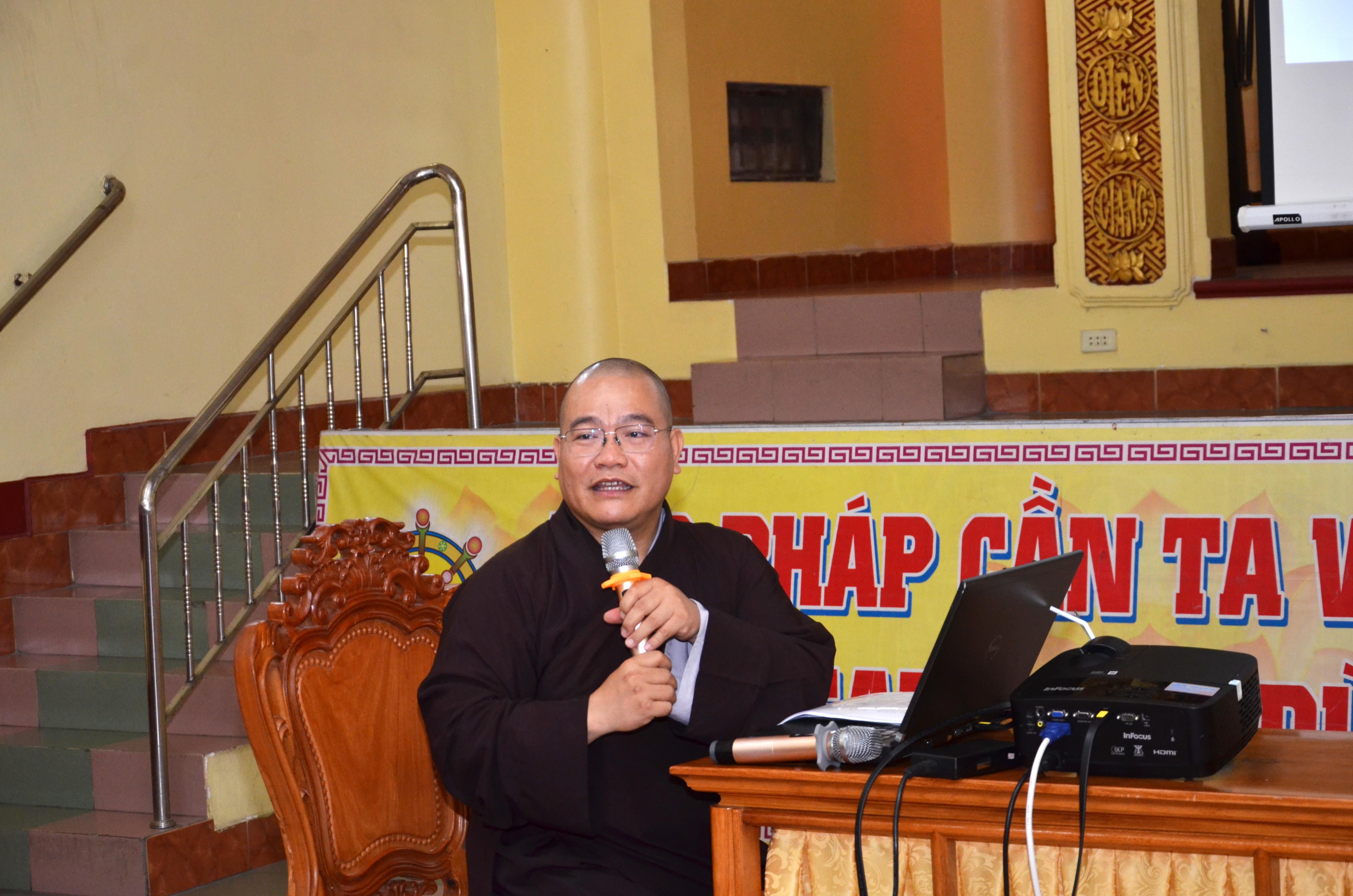 Đại đức Thích Hải Đạt, Phó Văn phòng Ban Trị sự GHPGVN TP.HCM hướng dẫn buổi tập huấn Đại đức Thích Hải Đạt, Phó Văn phòng Ban Trị sự GHPGVN TP.HCM hướng dẫn buổi tập huấn