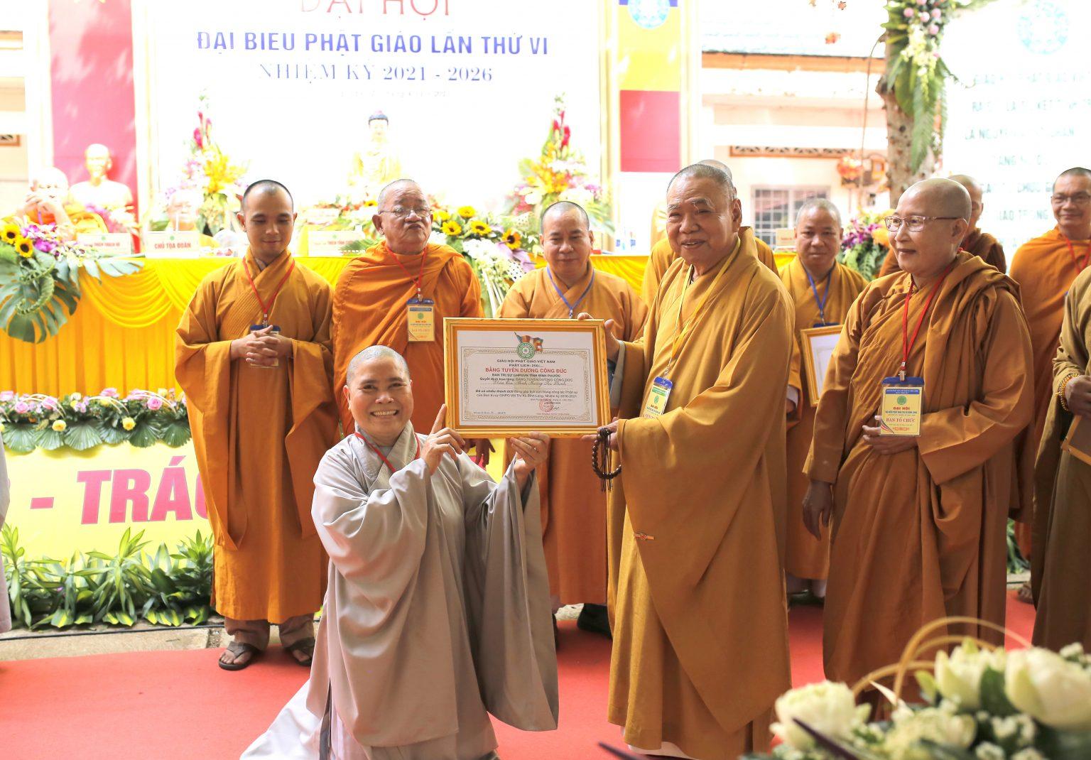 Tập thể, cá nhân nhận Bằng tuyên dương công đức Tập thể, cá nhân nhận Bằng tuyên dương công đức