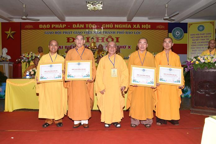 Tập thể, cá nhân nhận Bằng tuyên dương công đức Tập thể, cá nhân nhận Bằng tuyên dương công đức
