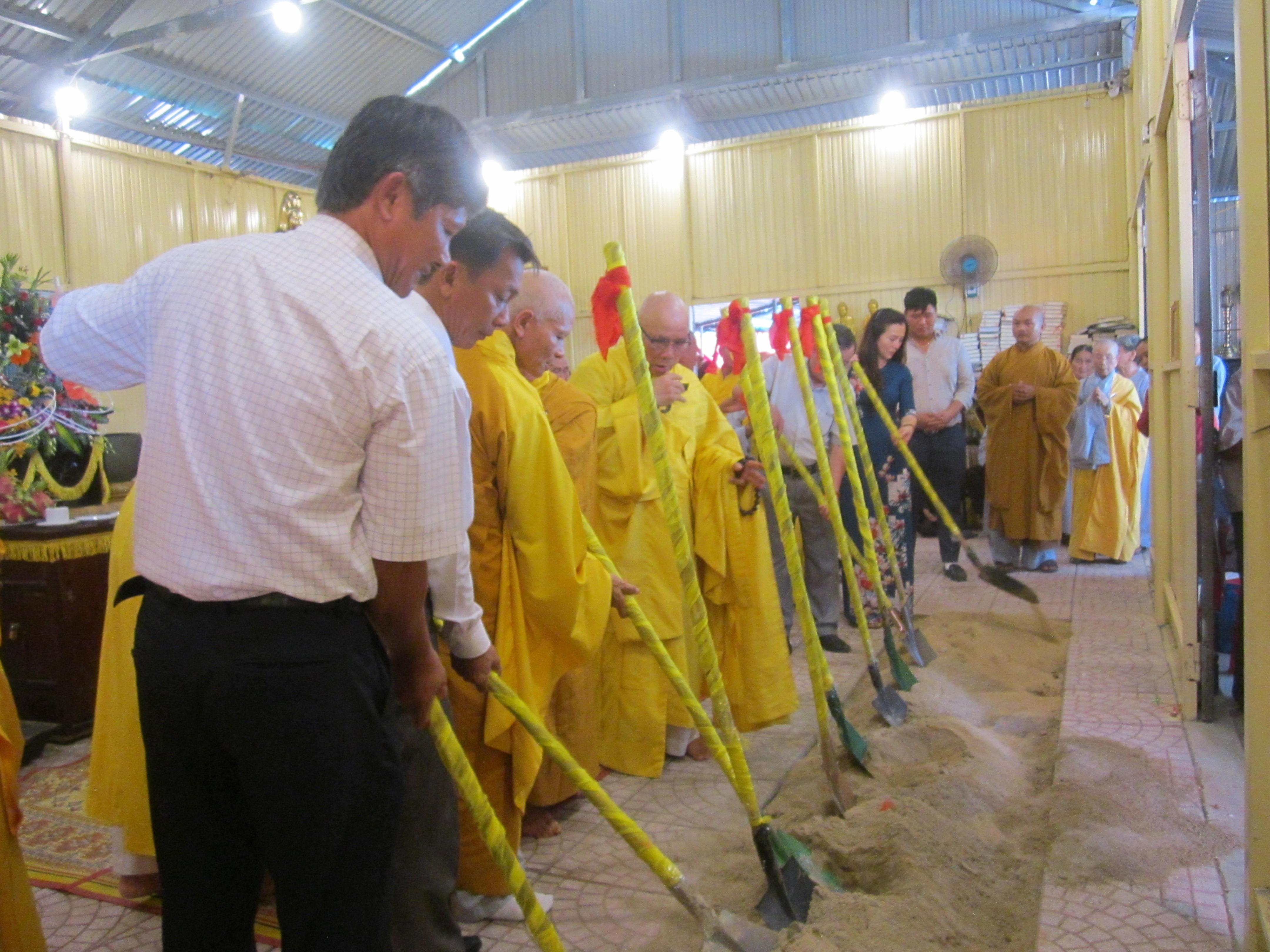 Động thổ xây dựng chánh điện chùa Sắc tứ Thủy Long Động thổ xây dựng chánh điện chùa Sắc tứ Thủy Long