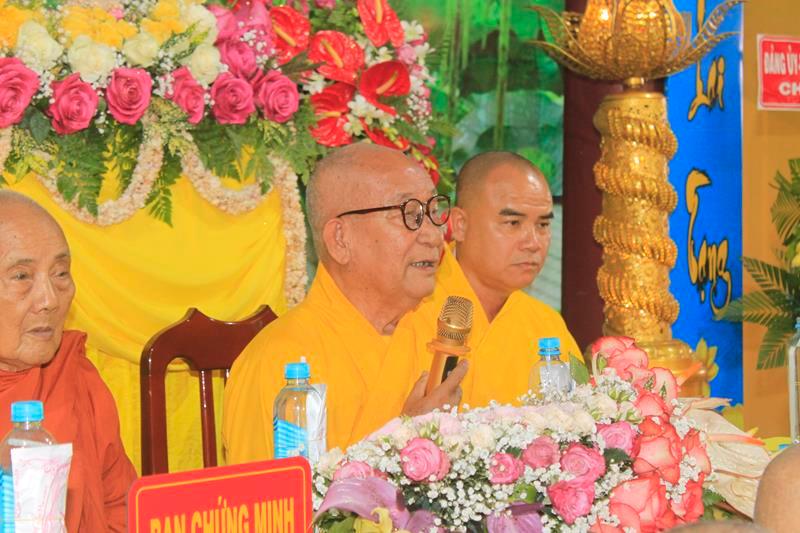 Hòa thượng Thích Nhật Quang ban đạo từ Hòa thượng Thích Nhật Quang ban đạo từ