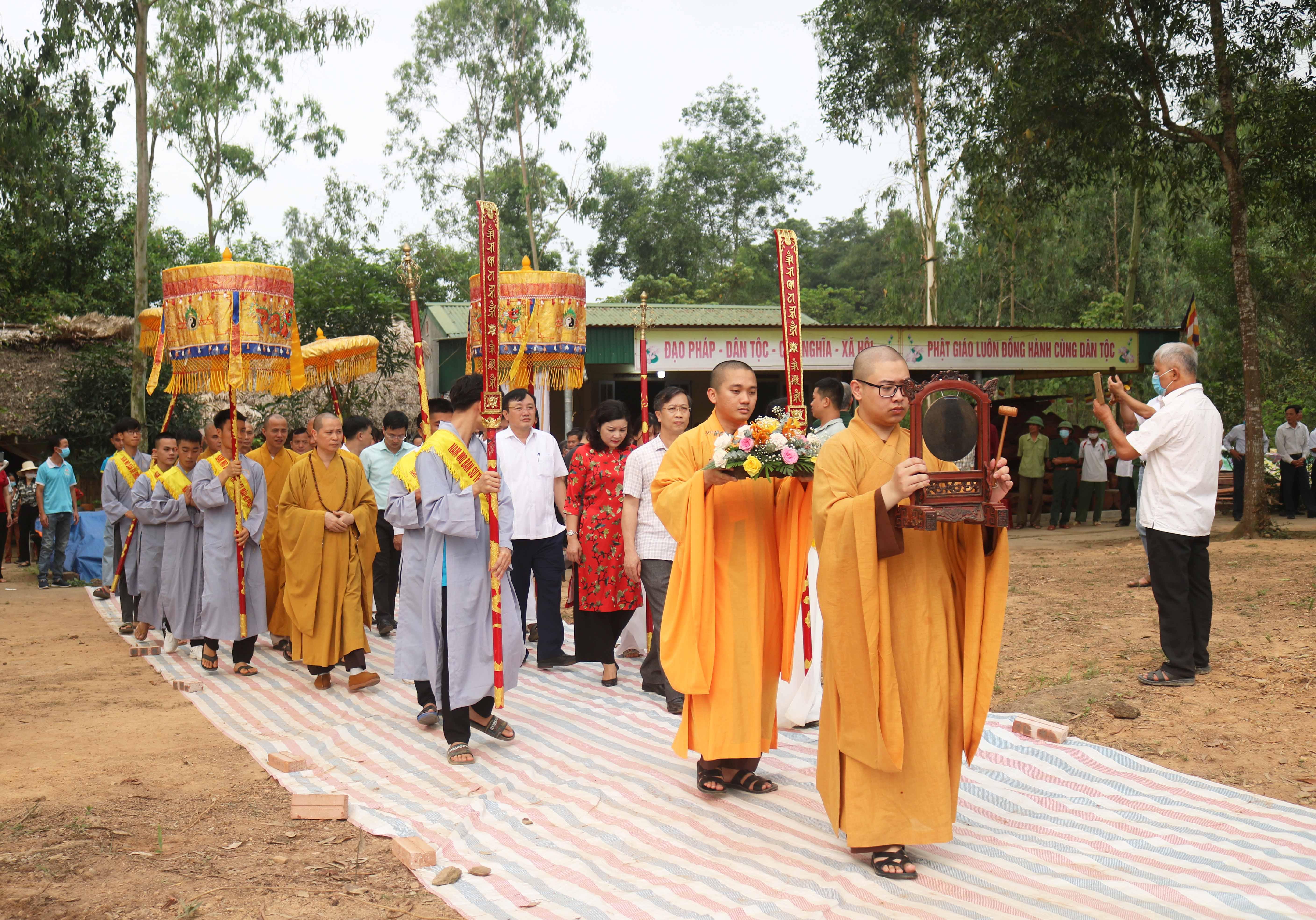 Cung thỉnh chư tôn đức quang lâm buổi lễ Cung thỉnh chư tôn đức quang lâm buổi lễ