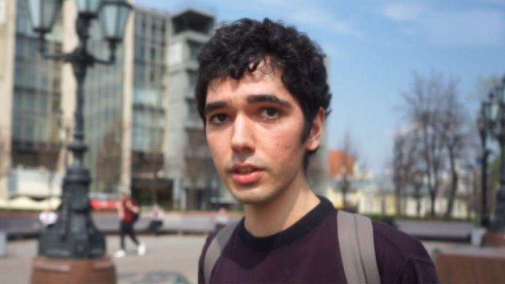 Arshak Makichyan là một nhà hoạt động khí hậu người Nga gốc Armenia Arshak Makichyan là một nhà hoạt động khí hậu người Nga gốc Armenia