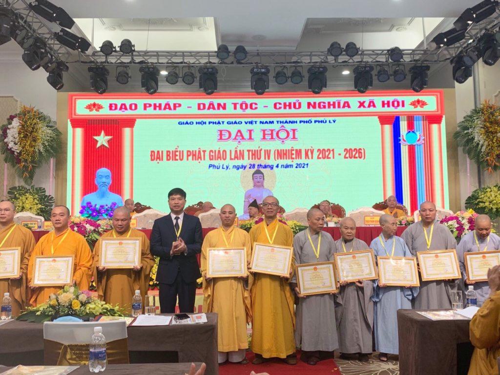 Các cá nhân, tập thể nhận bằng tuyên dương công đức