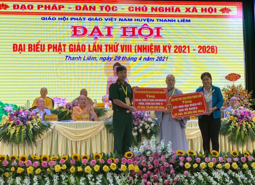 Dịp này, Ni sư Thích nữ Đàm Thục đại diện Ban Trị sự Phật giáo huyện đã trao tiền xây nhà Đại đoàn kết và ủng hộ phòng chống dịch Covid -19 Dịp này, Ni sư Thích nữ Đàm Thục đại diện Ban Trị sự Phật giáo huyện đã trao tiền xây nhà Đại đoàn kết và ủng hộ phòng chống dịch Covid -19