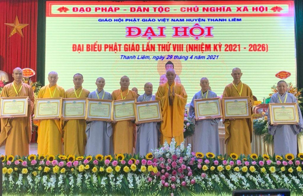 Đại hội trao bằng tuyên dương công đức cho các cá nhân, tập thể có thành tích xuất sắc Đại hội trao bằng tuyên dương công đức cho các cá nhân, tập thể có thành tích xuất sắc