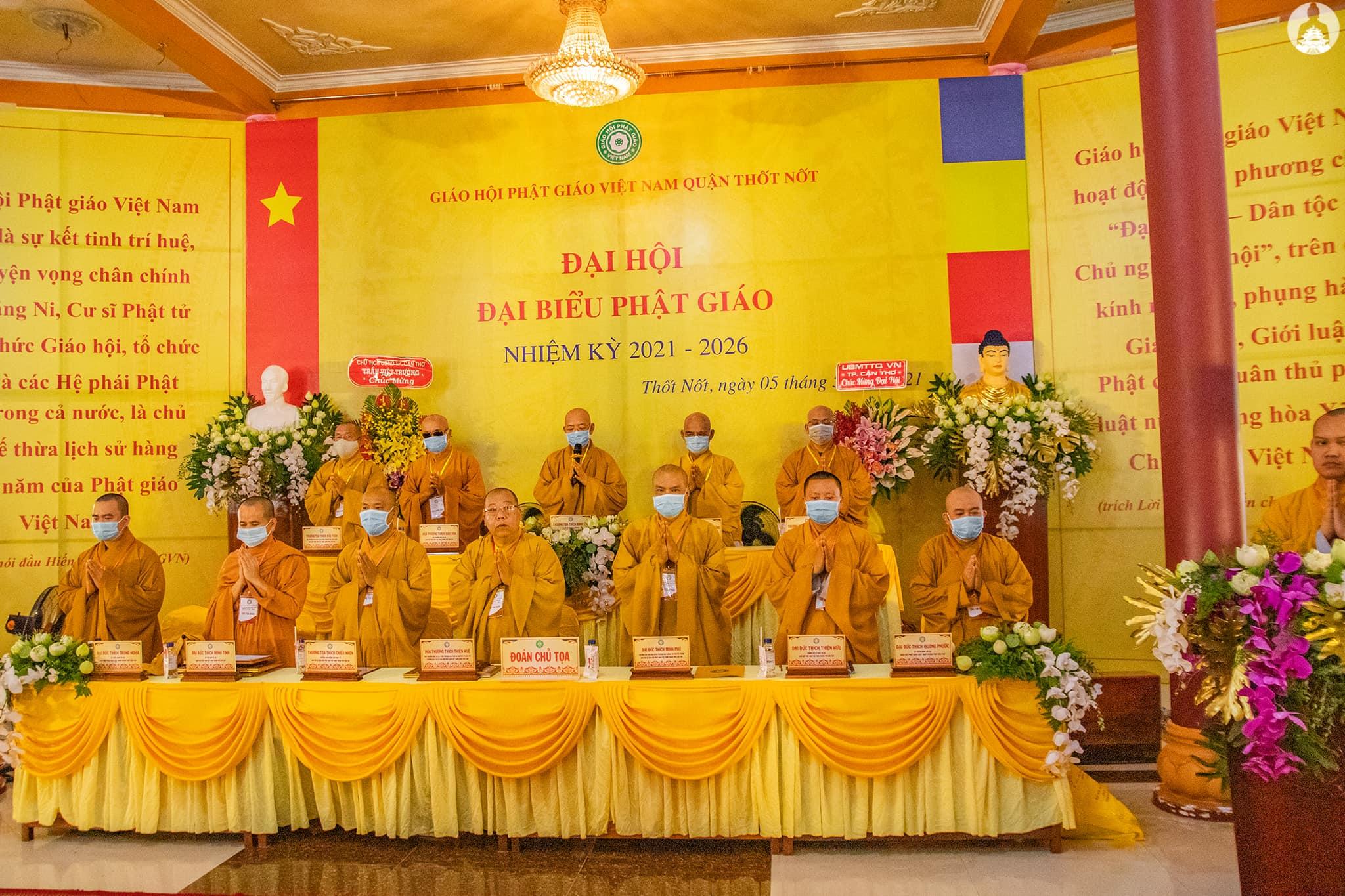 Chư tôn đức niệm Phật cầu gia hộ