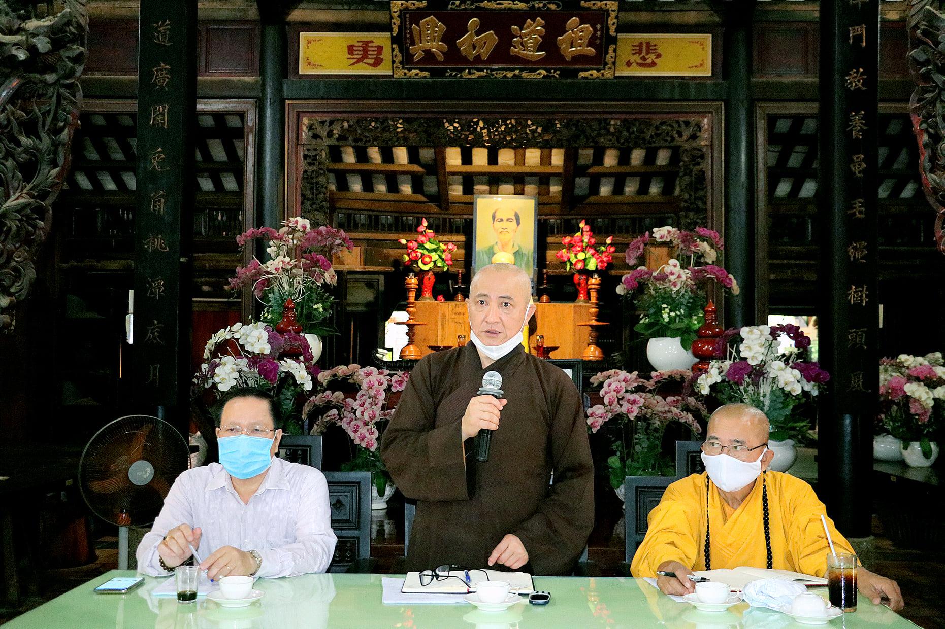 Hòa thượng Thích Huệ Thông đúc kết phiên họp