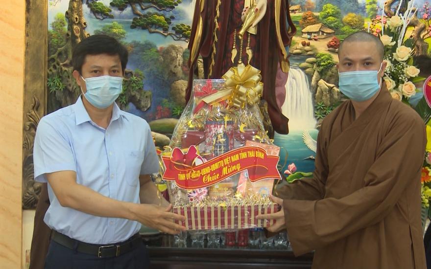 Ông Lại Văn Hoàn, Phó Chủ tịch UBND tỉnh thăm, tặng quà cho Đại đức Thích Thanh Ân, Chánh Thư ký Ban Trị sự Phật giáo tỉnh, trụ trì chùa Đại Bi nhân Phật đản Phật lịch 2565 Ông Lại Văn Hoàn, Phó Chủ tịch UBND tỉnh thăm, tặng quà cho Đại đức Thích Thanh Ân, Chánh Thư ký Ban Trị sự Phật giáo tỉnh, trụ trì chùa Đại Bi nhân Phật đản Phật lịch 2565