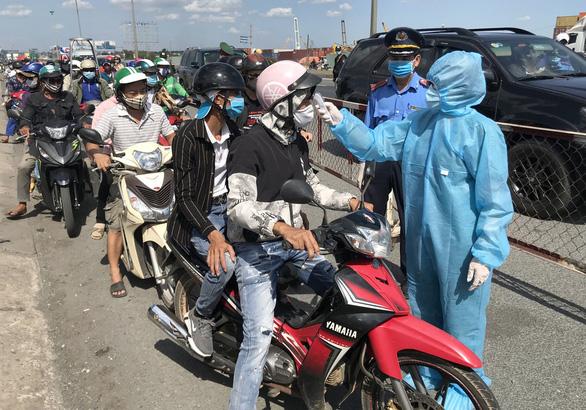 TP.HCM tăng cường kiểm tra, giám sát công tác phòng chống dịch Covid-19 - Ảnh: Lê Phan TP.HCM tăng cường kiểm tra, giám sát công tác phòng chống dịch Covid-19 - Ảnh: Lê Phan
