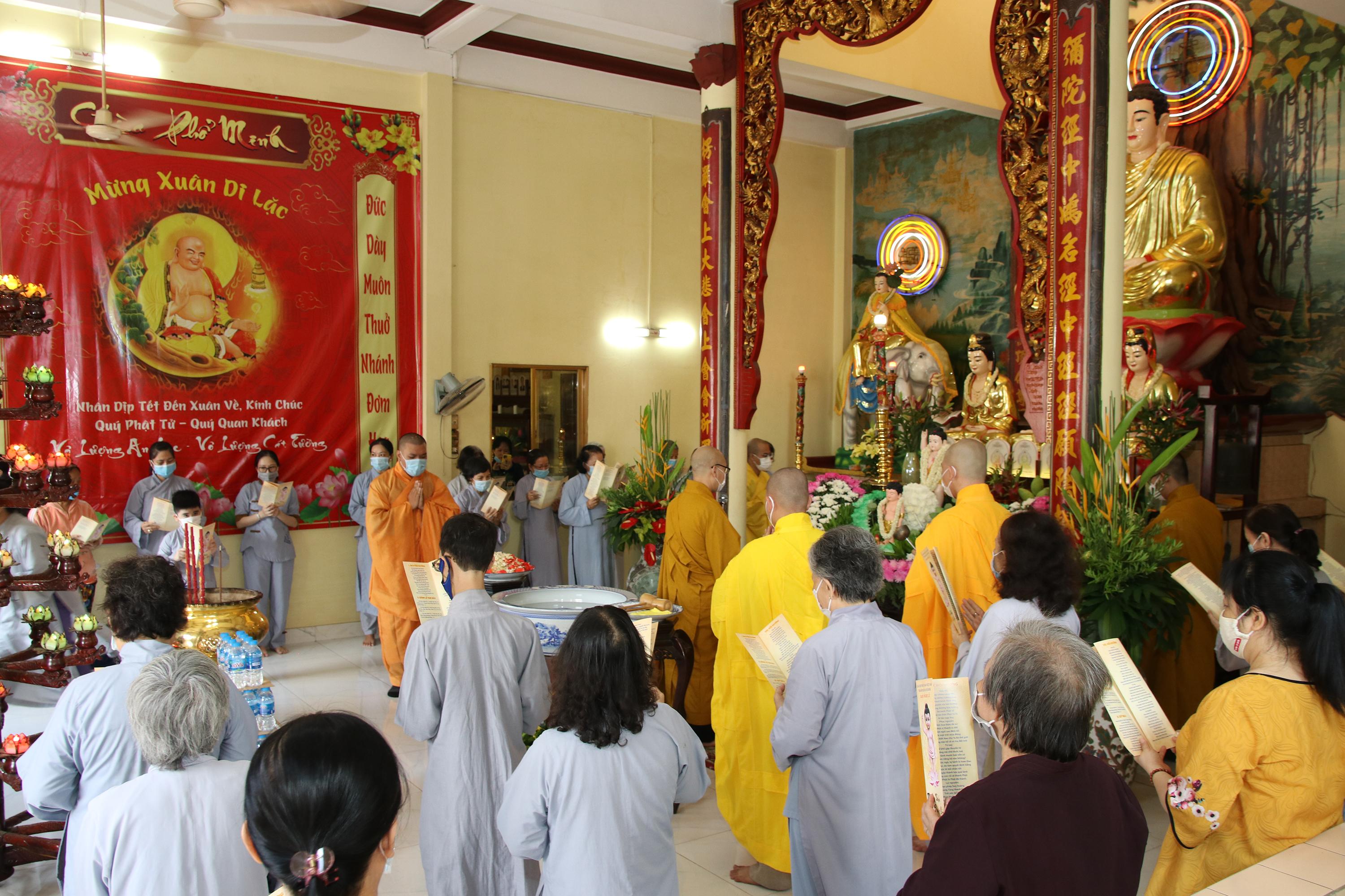 Quang cảnh buổi lễ Tắm Phật tại chùa Phổ Minh Quang cảnh buổi lễ Tắm Phật tại chùa Phổ Minh