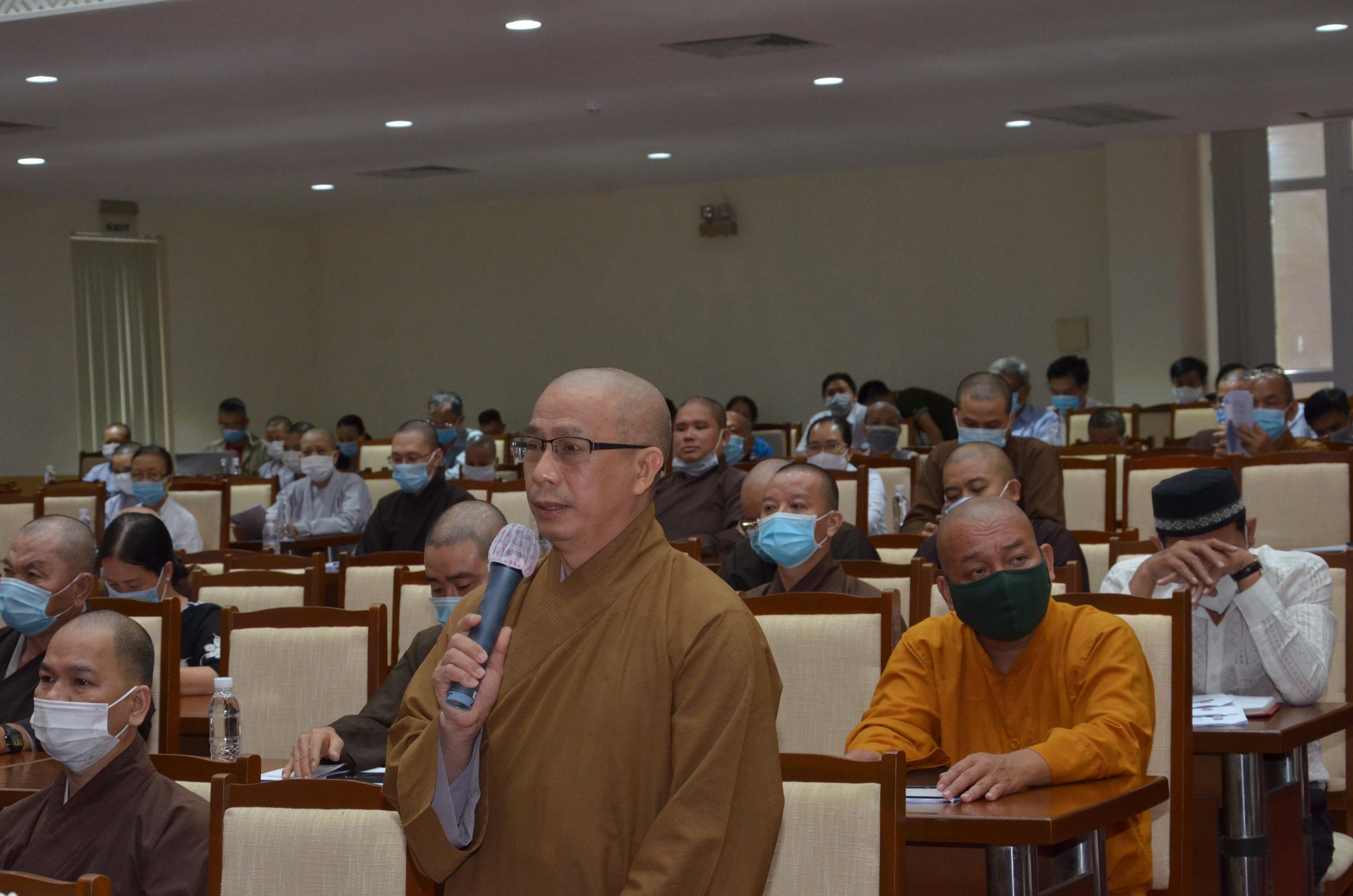 Thượng tọa Thích Tâm Chơn phát biểu ý kiến Thượng tọa Thích Tâm Chơn phát biểu ý kiến