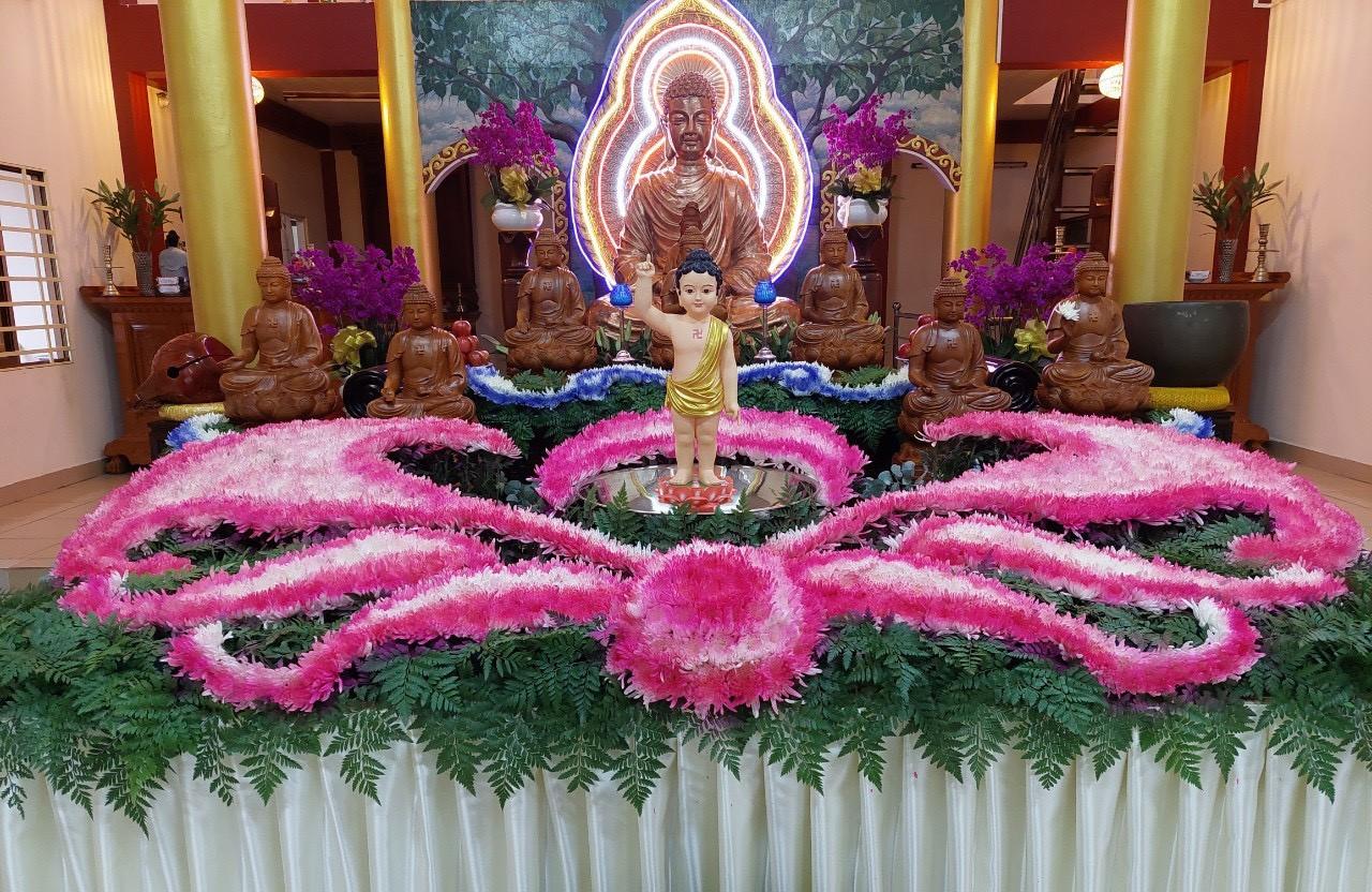 Kim tướng Đức Thế Tôn đản sinh tại chùa Liên Ứng - Ảnh: chùa Liên Ứng Kim tướng Đức Thế Tôn đản sinh tại chùa Liên Ứng - Ảnh: chùa Liên Ứng