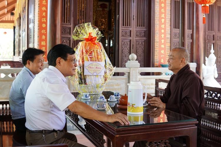 Thăm và chúc mừng Hòa thượng Thích Huệ Phước, Phó ban kiêm Chánh Thư ký Ban Trị sự tỉnh tại chùa Từ Lâm Thăm và chúc mừng Hòa thượng Thích Huệ Phước, Phó ban kiêm Chánh Thư ký Ban Trị sự tỉnh tại chùa Từ Lâm
