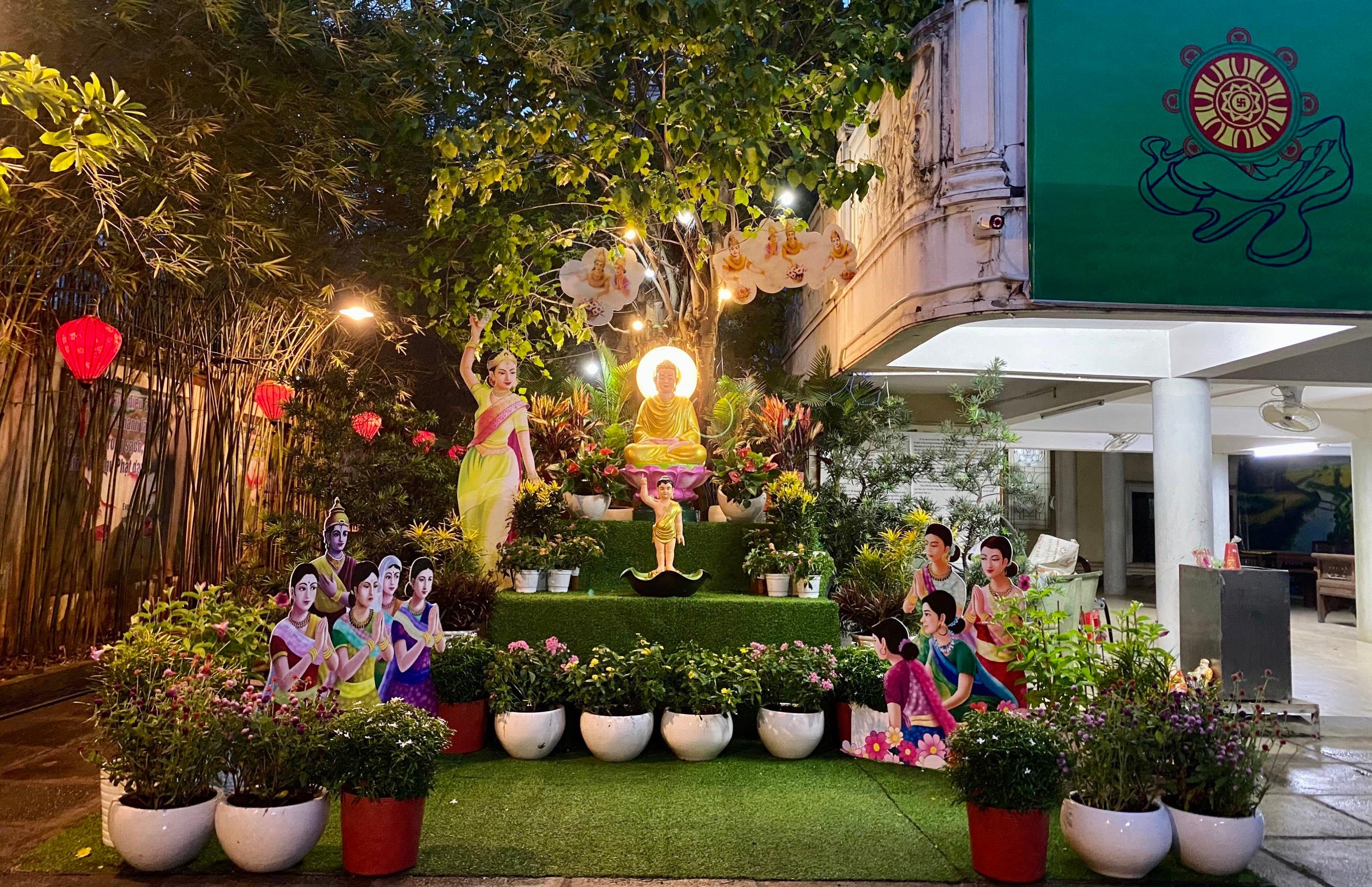 Dưới cây vô ưu, Đức Phật đản sinh - Ảnh: chùa Bát Nhã Dưới cây vô ưu, Đức Phật đản sinh - Ảnh: chùa Bát Nhã