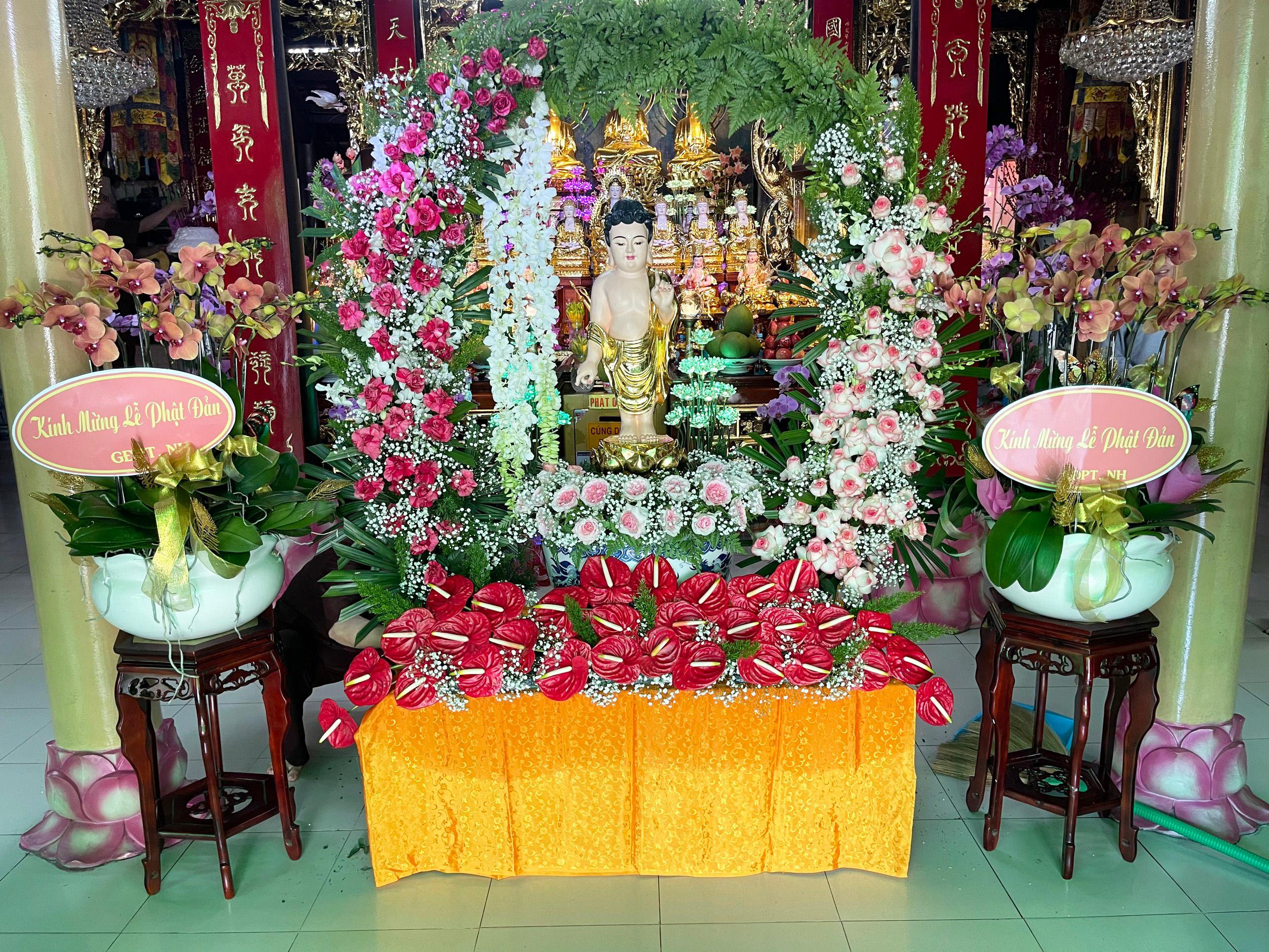 Tôn tượng Đức Phật đản sinh tại chùa Văn Thánh - Ảnh: chùa Văn Thánh Tôn tượng Đức Phật đản sinh tại chùa Văn Thánh - Ảnh: chùa Văn Thánh