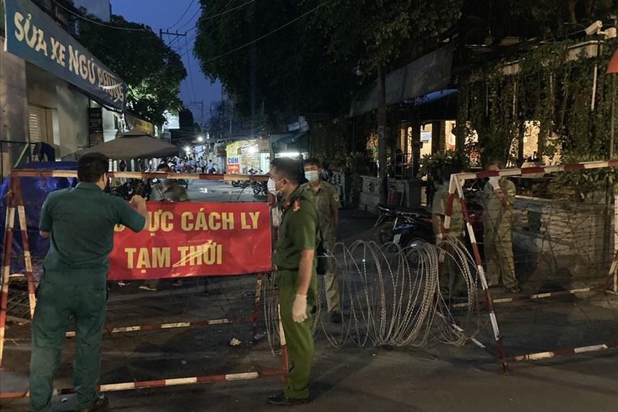 Liên quan đến ca nghi nhiễm Covid-19 mới trên địa bàn, TP.HCM tiếp tục tiến hành khoanh vùng 1 địa điểm tại phường 8, quận Gò Vấp, TP.HCM Liên quan đến ca nghi nhiễm Covid-19 mới trên địa bàn, TP.HCM tiếp tục tiến hành khoanh vùng 1 địa điểm tại phường 8, quận Gò Vấp, TP.HCM