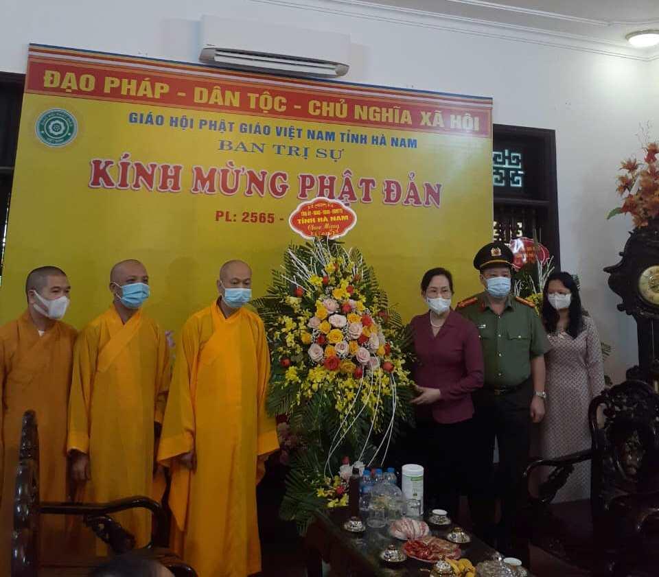 Tặng hoa chúc mừng Đại lễ Phật đản Phật lịch 2565 Tặng hoa chúc mừng Đại lễ Phật đản Phật lịch 2565