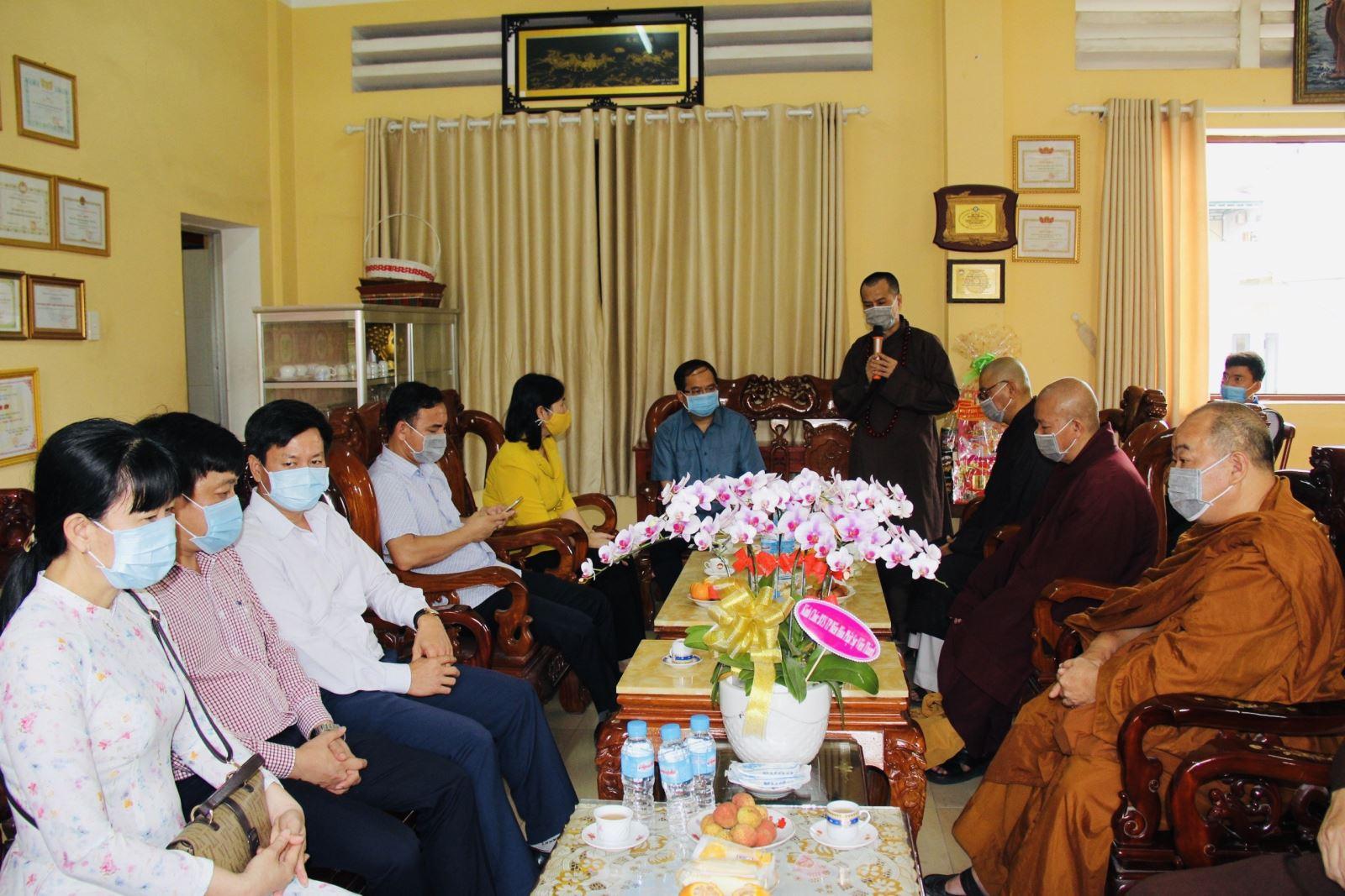 Thượng tọa Thích Minh Trí đáp từ