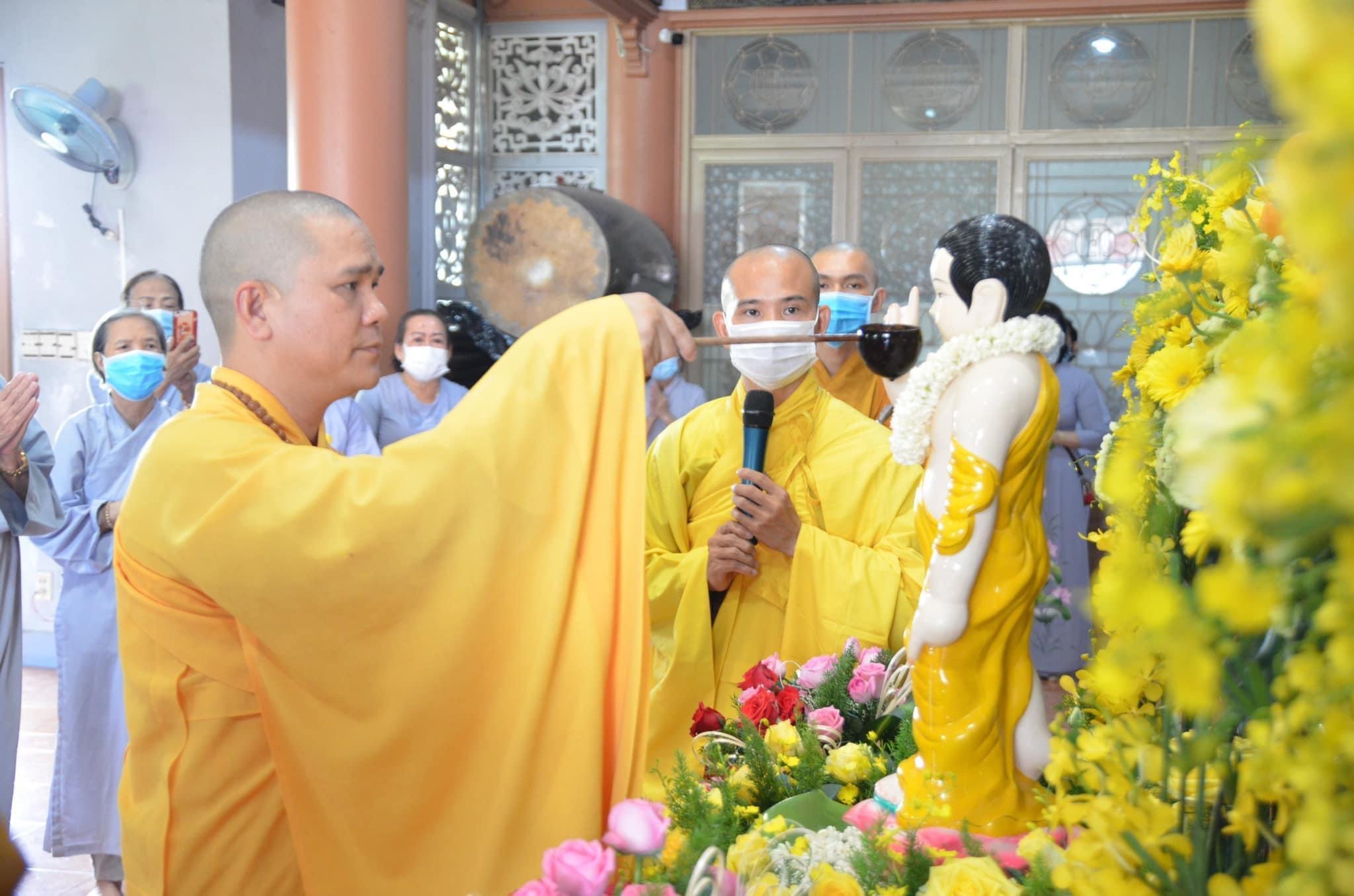 Lễ Tắm Phật tại chánh điện chùa Bát Nhã