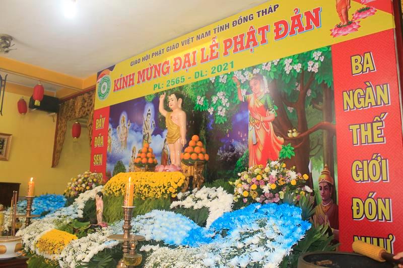 Tôn trí kim tượng Đức Phật đản sinh Tôn trí kim tượng Đức Phật đản sinh