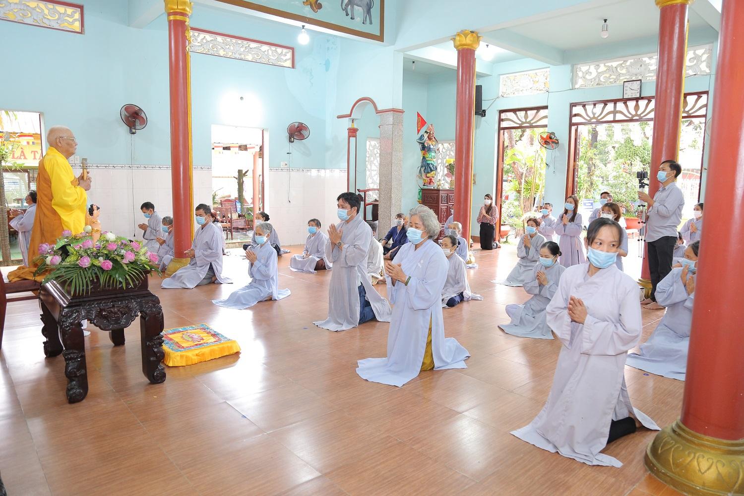 Phật tử về chùa tham dự lễ Phật đản thực hiện nghiêm khuyến cáo 5K Phật tử về chùa tham dự lễ Phật đản thực hiện nghiêm khuyến cáo 5K