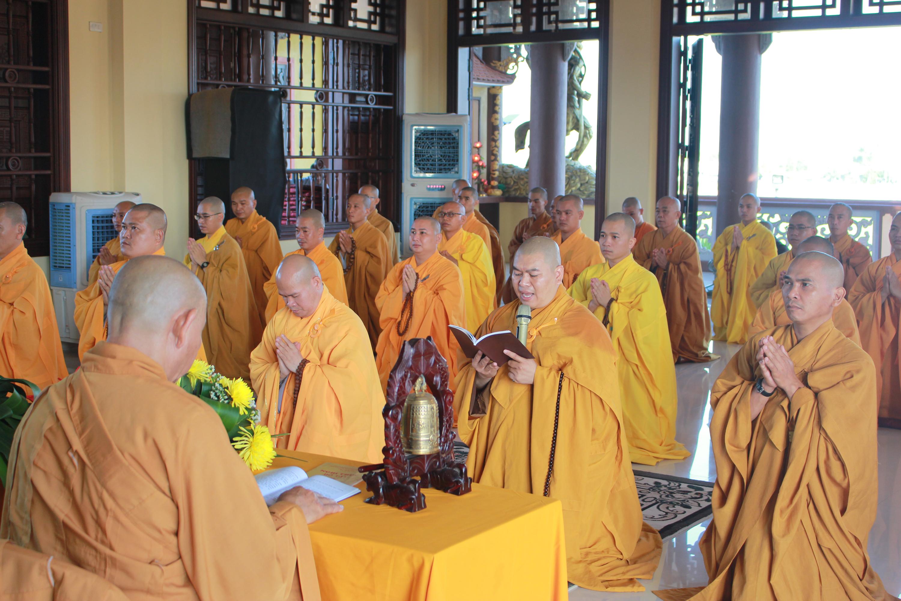Chư Tăng chùa Vân Sơn tác pháp an cư Chư Tăng chùa Vân Sơn tác pháp an cư