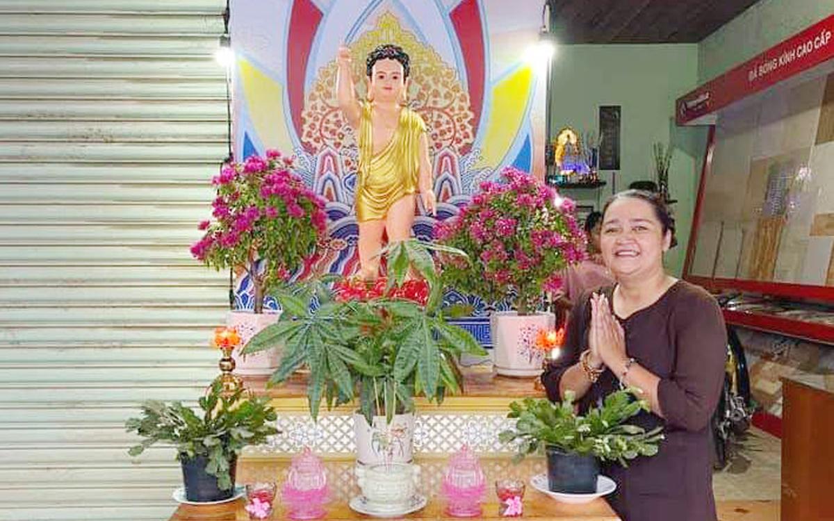 Lễ đài của gia đình chị Ngọc Ánh (xã Đắk Liêng, huyện Lắk, tỉnh Đắk Lắk) Lễ đài của gia đình chị Ngọc Ánh (xã Đắk Liêng, huyện Lắk, tỉnh Đắk Lắk)