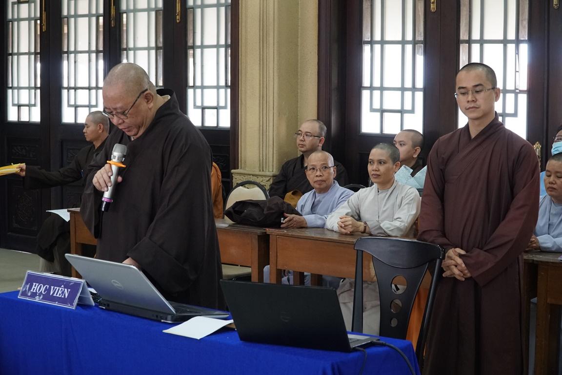 Thượng tọa Thích Đồng Văn đọc quyết định thành lập Hội đồng chấm luận văn thạc sĩ đợt 1 năm 2021 Thượng tọa Thích Đồng Văn đọc quyết định thành lập Hội đồng chấm luận văn thạc sĩ đợt 1 năm 2021