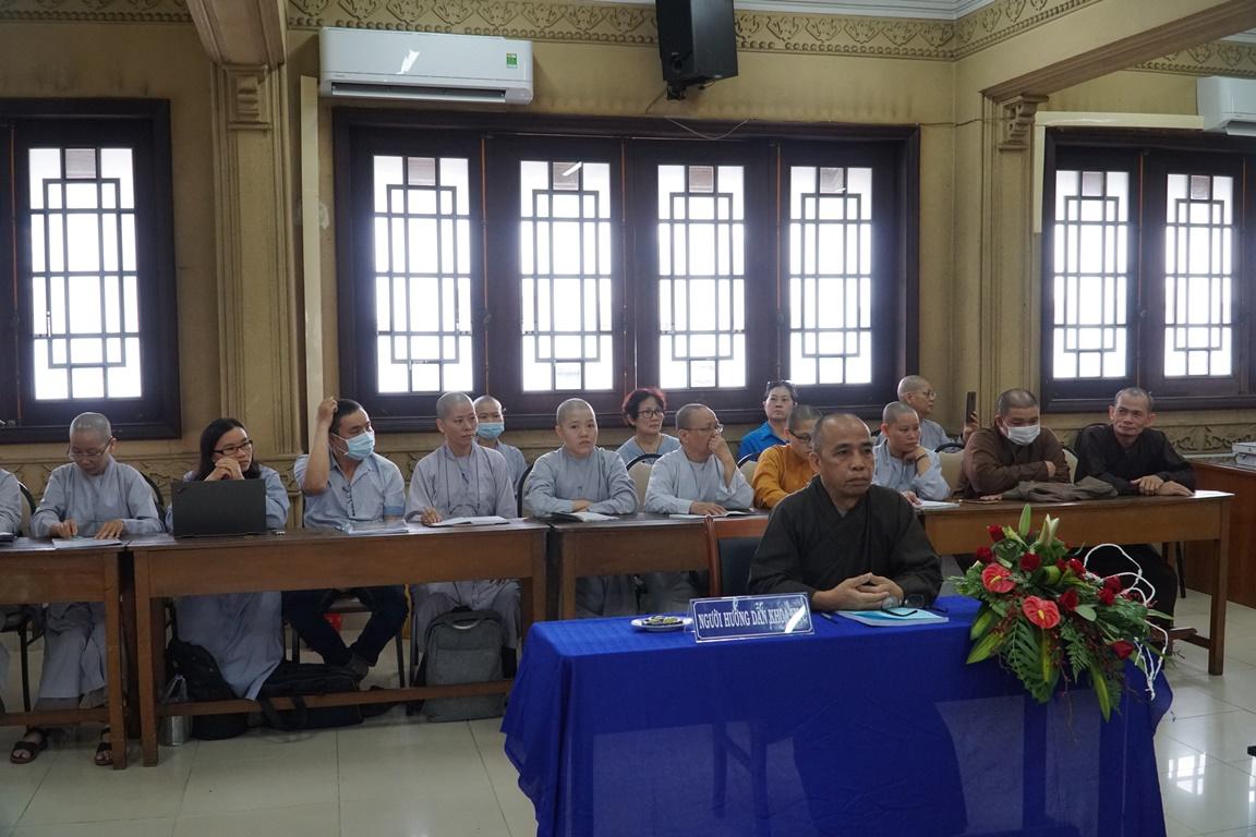 Thượng tọa Thích Viên Trí, Phó Viện trưởng, Trưởng khoa Triết học Phật giáo hướng dẫn cho học viên đề tài nghiên cứu triết học Phật giáo Thượng tọa Thích Viên Trí, Phó Viện trưởng, Trưởng khoa Triết học Phật giáo hướng dẫn cho học viên đề tài nghiên cứu triết học Phật giáo